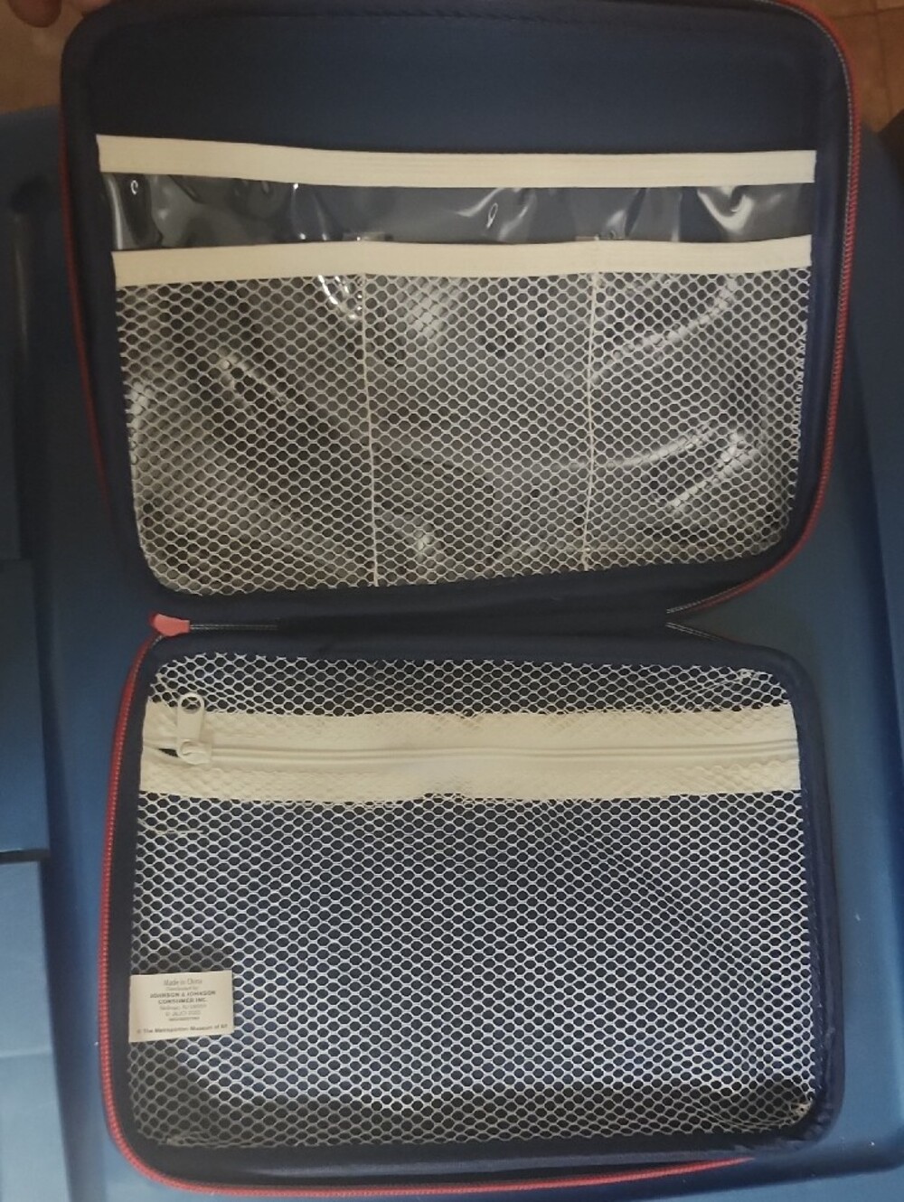 BAND-AID x THE MET Travel Case, Under the Wave Off Kanagawa - Picture 2 of 4